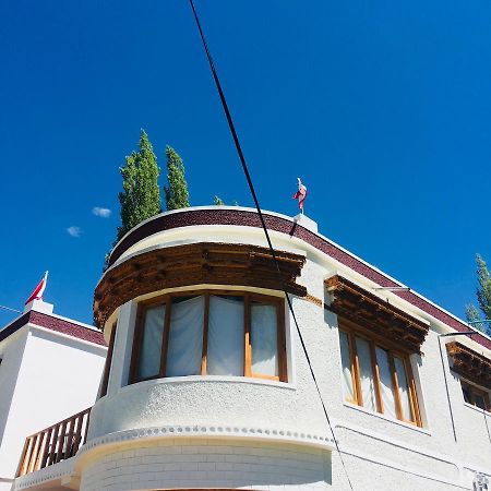 Ponyo Stays Leh Buitenkant foto