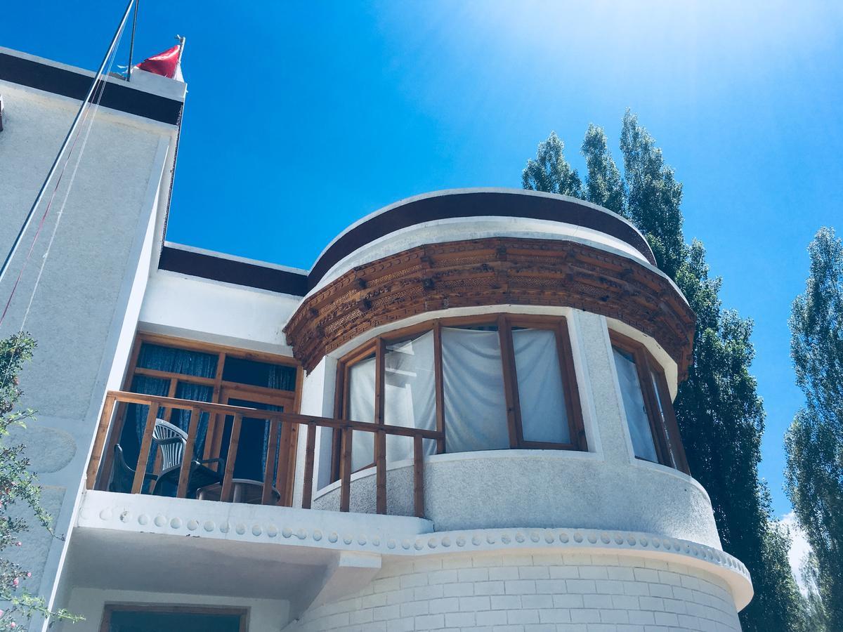 Ponyo Stays Leh Buitenkant foto